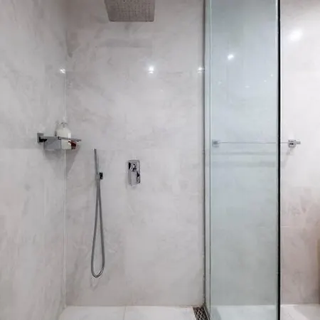 Apartament Stunning Luxury 3 Bedroom In The Heart Of Town *