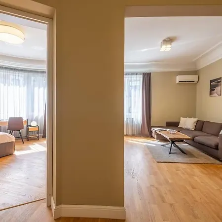 Apartament Stunning Luxury 3 Bedroom In The Heart Of Town *