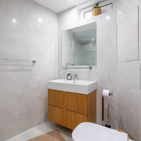 Stunning Luxury 3 Bedroom In The Heart Of Town