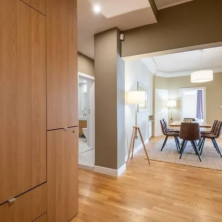 Stunning Luxury 3 Bedroom In The Heart Of Town