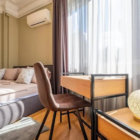 Stunning Luxury 3 Bedroom In The Heart Of Town Apartament