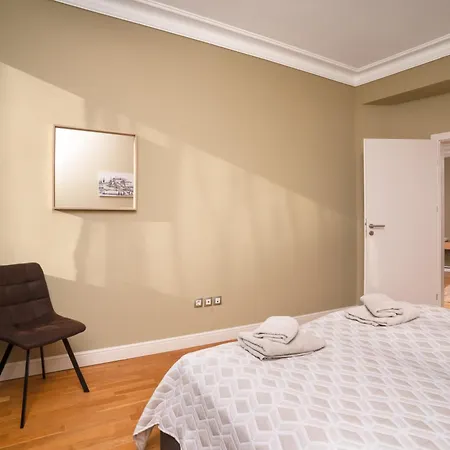 Apartament Stunning Luxury 3 Bedroom In The Heart Of Town *