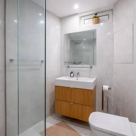 Apartament Stunning Luxury 3 Bedroom In The Heart Of Town *