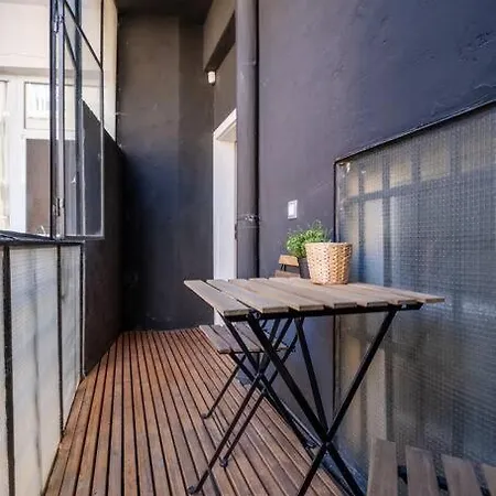 Stunning Luxury 3 Bedroom In The Heart Of Town Daire *