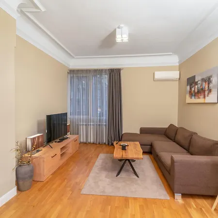 Stunning Luxury 3 Bedroom In The Heart Of Town Sofie