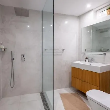 Daire Stunning Luxury 3 Bedroom In The Heart Of Town *